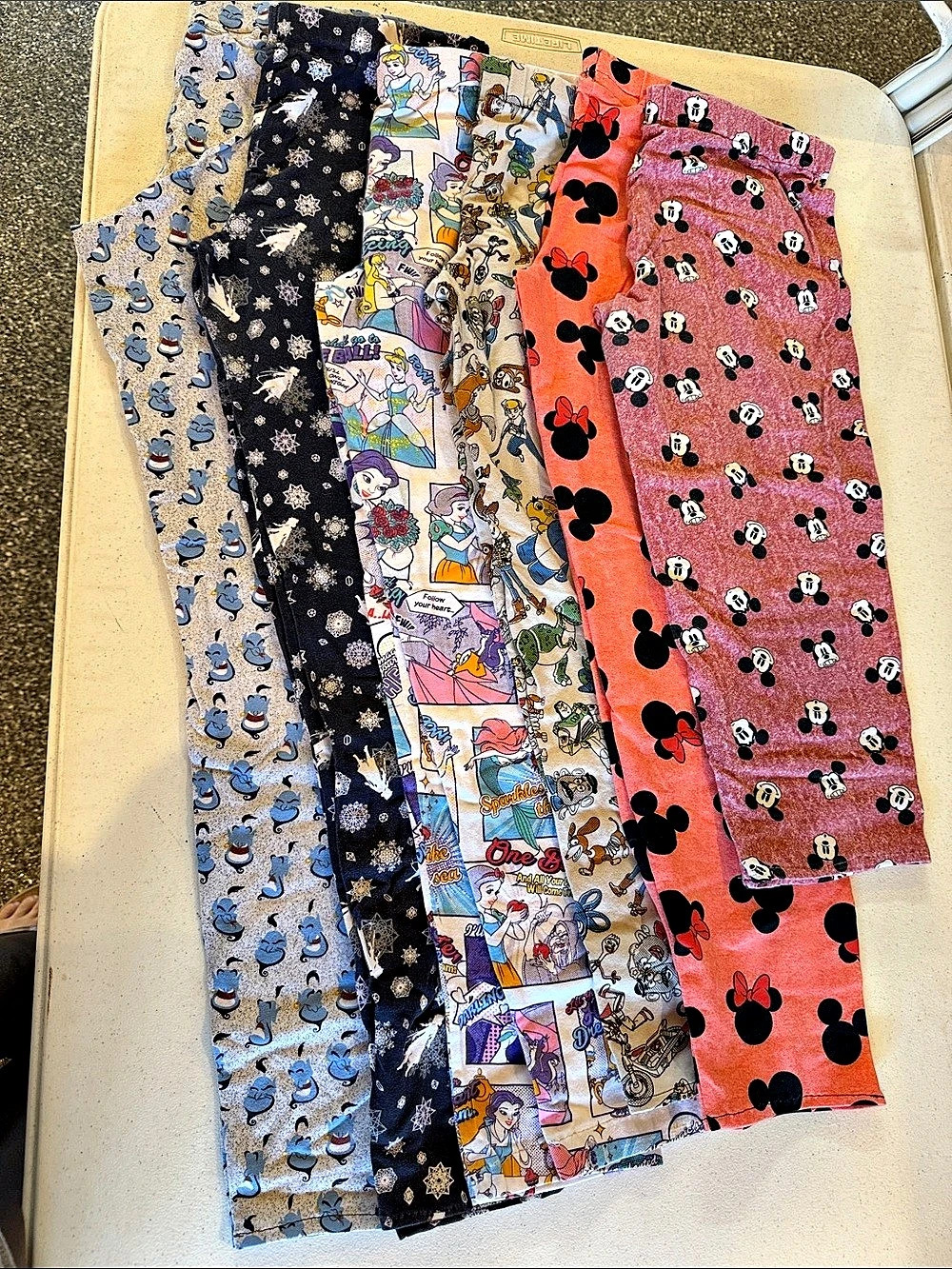 Women’s Disney leggings.